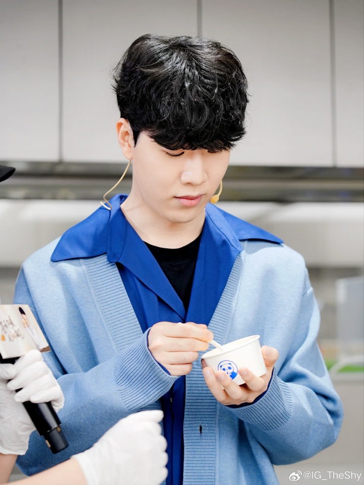 Theshy晒照：天天开心